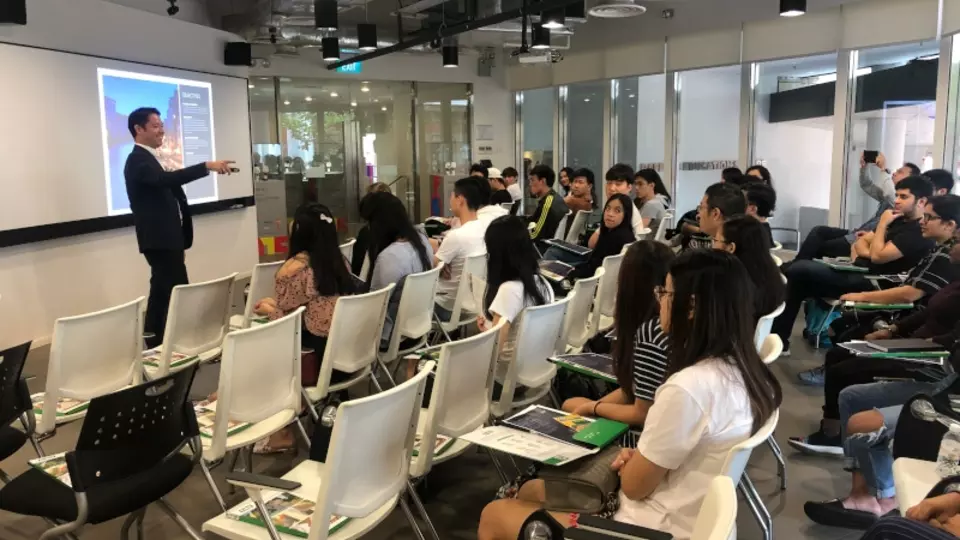 news_productseminar_rafflescollege_01.jpg
