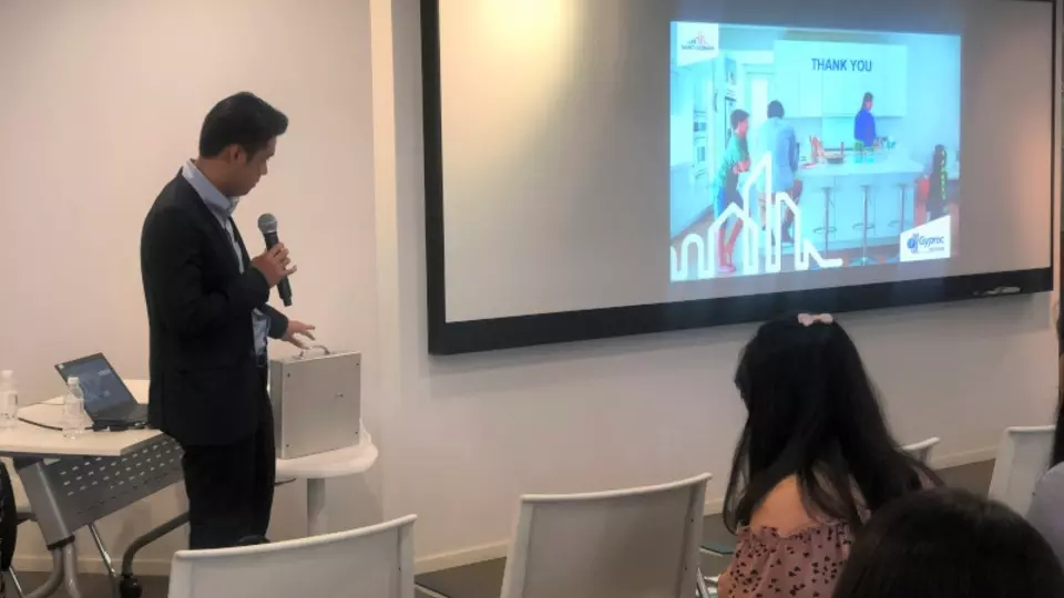 news_productseminar_rafflescollege_05.jpg