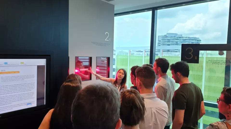 news_studentsvisit_saint-gobain_singapore_02.jpg