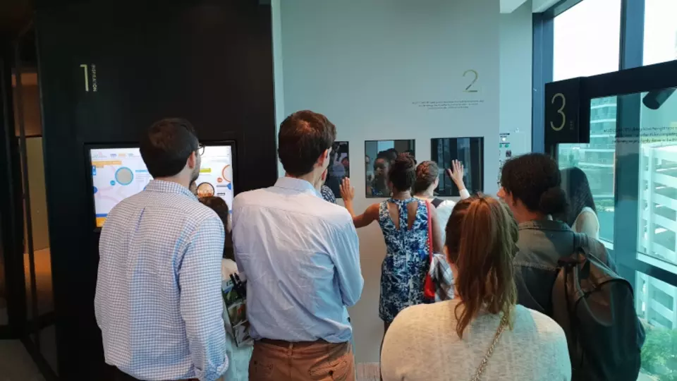 news_studentsvisit_saint-gobain_singapore_04.jpg