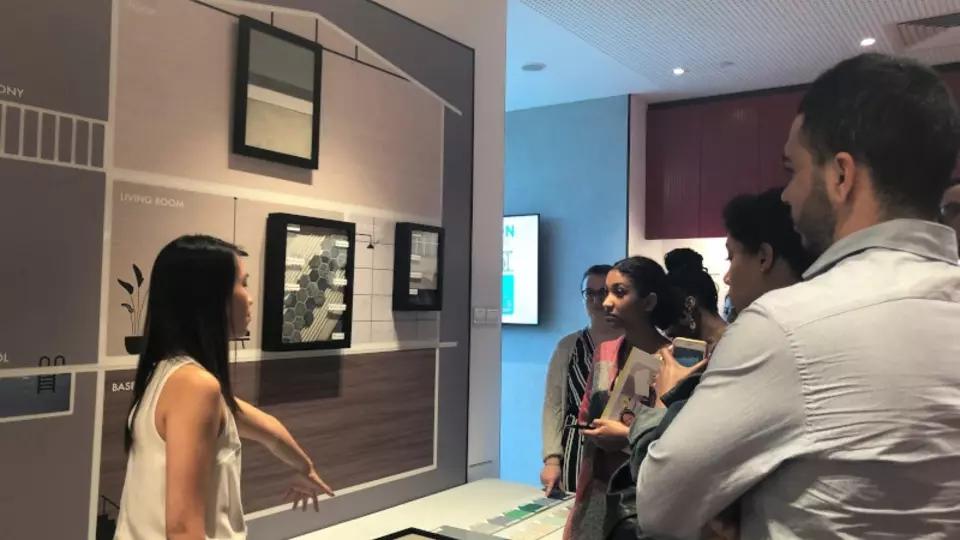 news_studentsvisit_saint-gobain_singapore_07.jpg