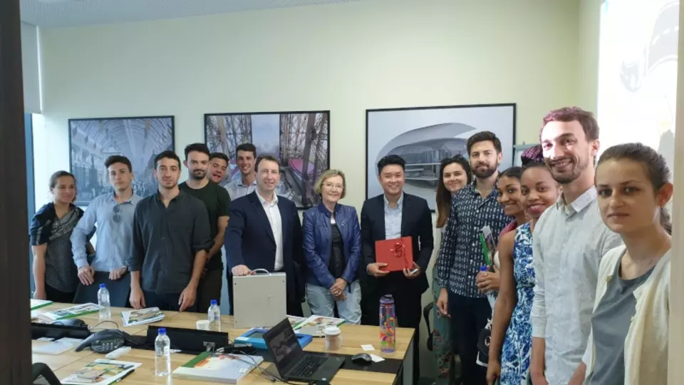 news_studentsvisit_saint-gobain_singapore_08.jpg (