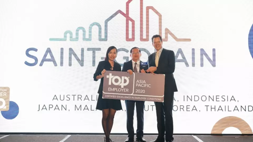 news_top_employer_award_ceremony_01_1.jpg 