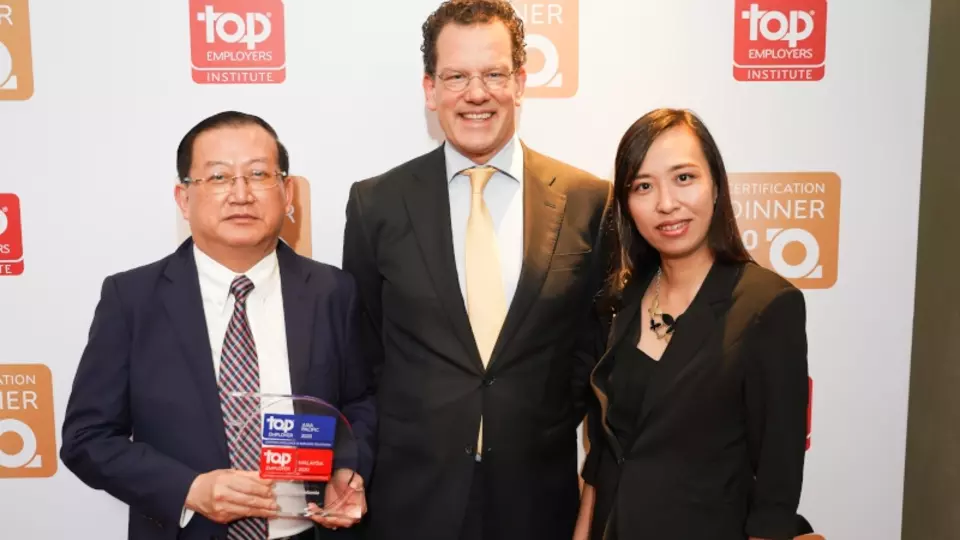 news_top_employer_award_ceremony_03.jpg